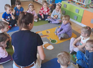 ,,Jagódki'' przygotowują koszyczek wielkanocny