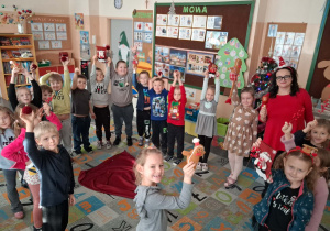 Zabawa rozwijająca słuch i koncentrację uwagi "Prezenty"