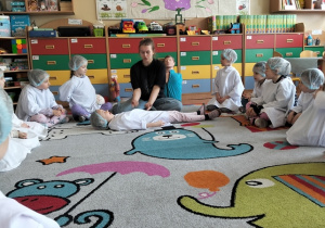 Dzieci w czasie udzielania pierwszej pomocy