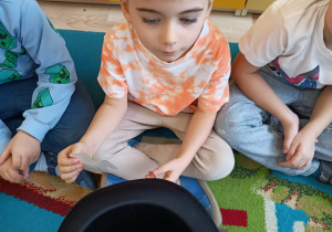 zabawa "Króliki do kapelusa"