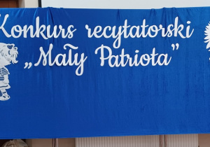 Dekoracja Międzygimnnego Konkursu Recytatorskiego "Mały Patriota"