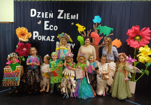 Wspólne zdjęcie uczestników pokazu