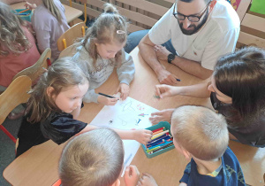 Dzieci wraz z Rodzicami tworzą rysunkowe mapy pojęciowe