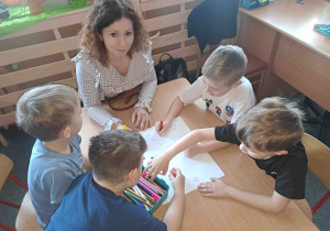 Dzieci wraz z Rodzicami tworzą rysunkowe mapy pojęciowe