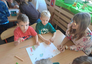 Dzieci wraz z Rodzicami tworzą rysunkowe mapy pojęciowe