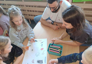 Dzieci wraz z Rodzicami tworzą rysunkowe mapy pojęciowe