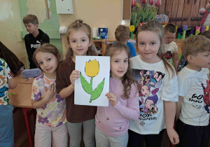 Praca plastyczna - tulipan - wydzieranko - wyklejanka