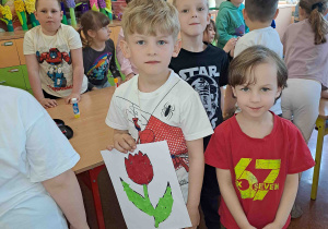 Praca plastyczna - tulipan - wydzieranko - wyklejanka