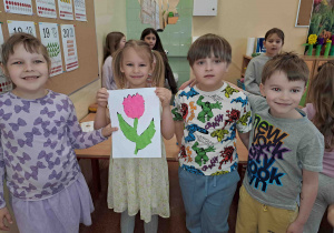 Praca plastyczna - tulipan - wydzieranko - wyklejanka