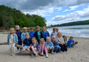 Wspólne zdjęcie nad jeziorem