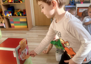 "Karmienie klauna"