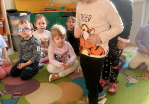 "Karmienie klauna"