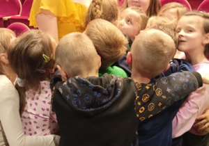 Artyści z widowiska " Piękna i Bestia"