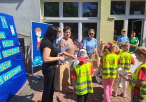 Wręczanie nagród, dyplomów i podziękowań