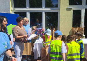 Wręczanie nagród, dyplomów i podziękowań