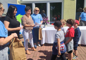 Wręczanie nagród, dyplomów i podziękowań