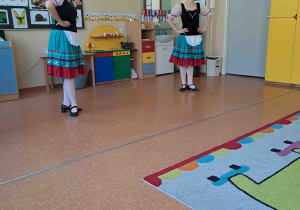 Pokaz tańca w wykonaniu baletnic