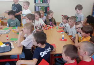 Poznajemy życie pszczół i szkołę od środka