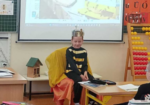 Poznajemy życie pszczół i szkołę od środka
