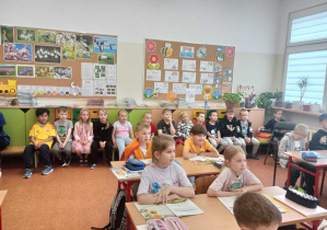 Poznajemy życie pszczół i szkołę od środka