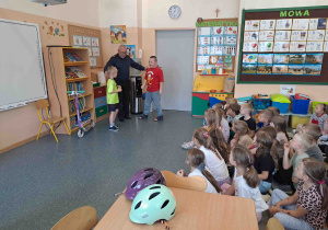Ćwiczenia symulacyjne przechodzenia przez jezdnię