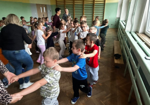 Zabawy taneczne - pociąg